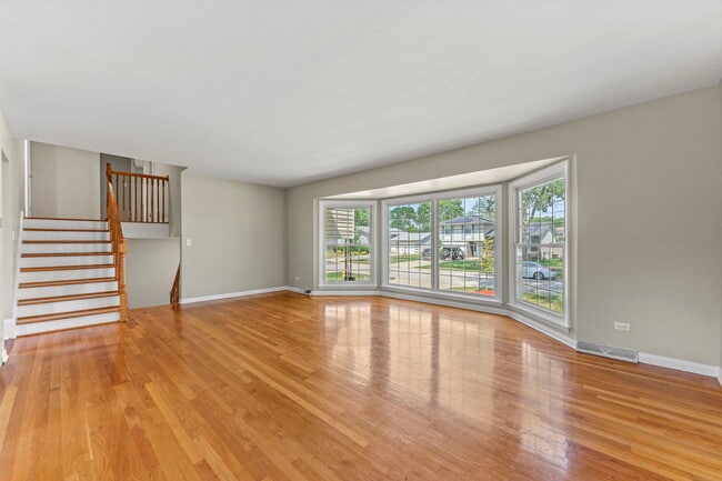 Building Photo - 1105 E Alder Ln