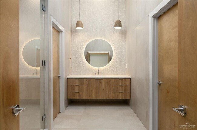 Building Photo - 24 Zenker Ave