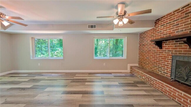 Building Photo - 3318 Hilltop Cir