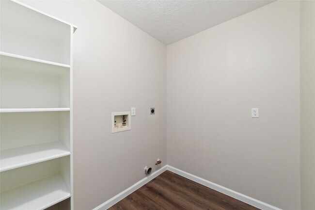Building Photo - 14431 Parkesgate Dr