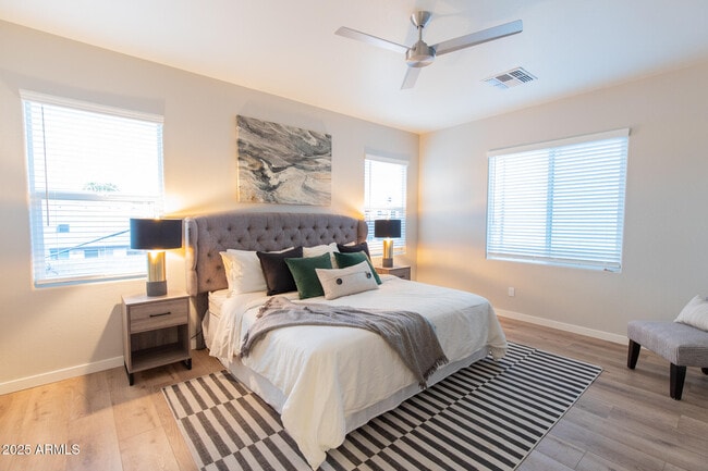 Building Photo - 3717 E Flower St