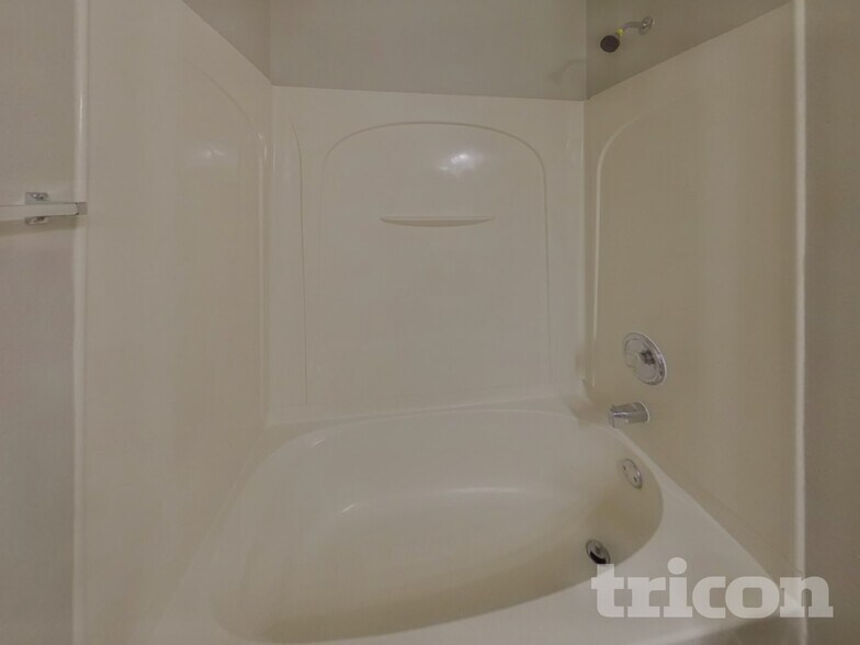 Building Photo - 345 Sky Valley St