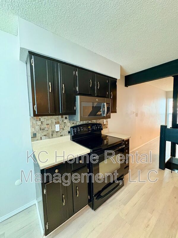 Building Photo - 8027 N Stoddard Ave