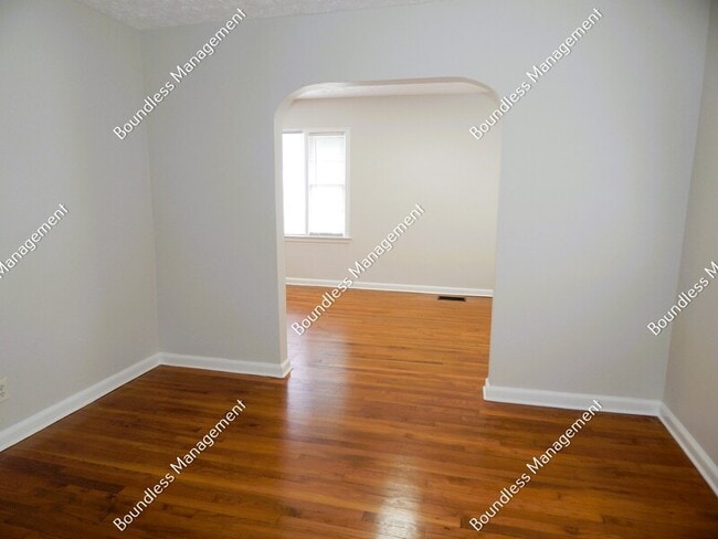 Building Photo - 392 Cairo St NW