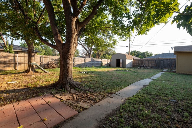 Building Photo - 2050 S Bowie St