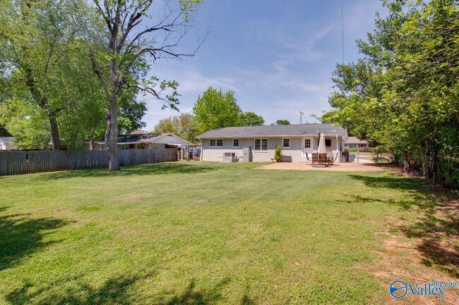 Building Photo - 215 Drake Ave SW