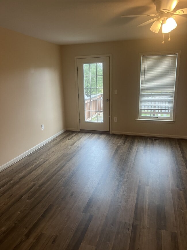 Building Photo - Spacious End-Unit Townhouse with 3 Beds, 3...