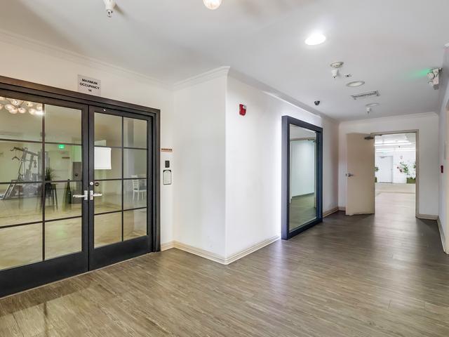 Building Photo - 700 S Ardmore Ave