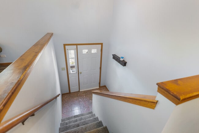 Building Photo - 31 Riverview Ave