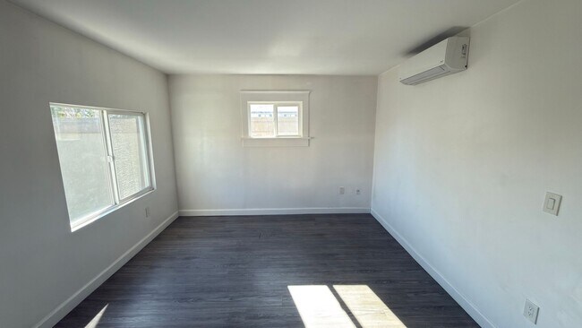 Building Photo - El Buho