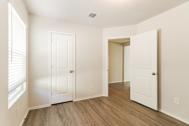 Building Photo - 3404 Cannon Dr