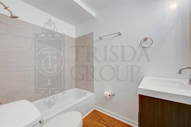 Building Photo - Avail Sept 1st: 2BR Apt in Crafton, 1 Off Street Parking, AC, W/D included, Quartz Countertops, D...