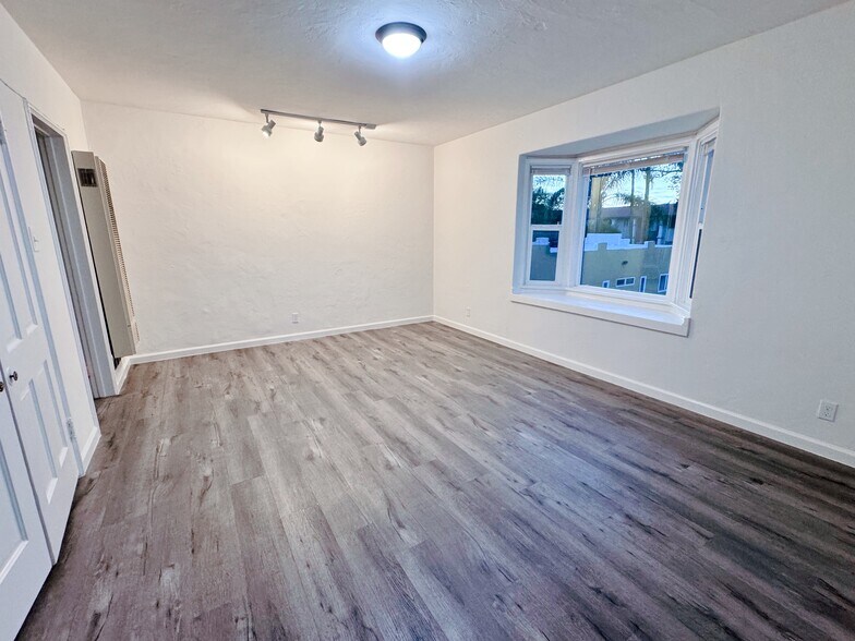 Building Photo - 1054 Winchester Ave