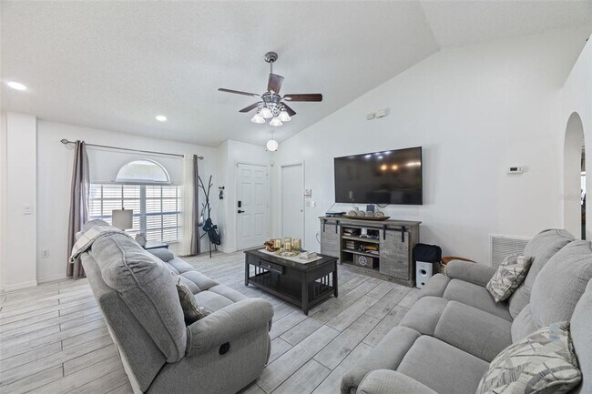 Building Photo - 1012 Brenton Leaf Dr