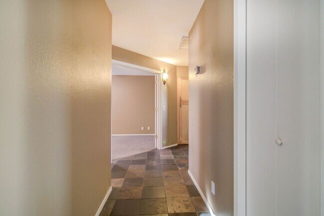 Building Photo - 1224 W Boxelder Cir