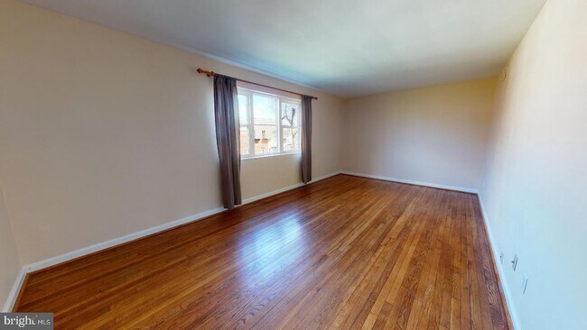 Building Photo - 6186 Greenwood Dr