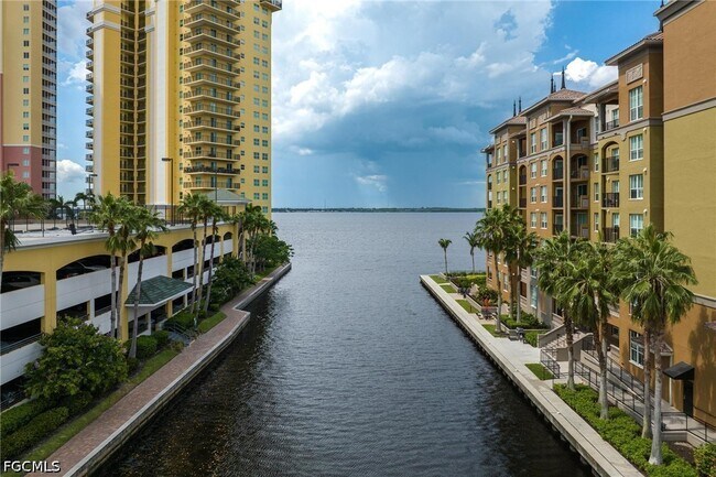 Building Photo - 2825 Palm Beach Blvd