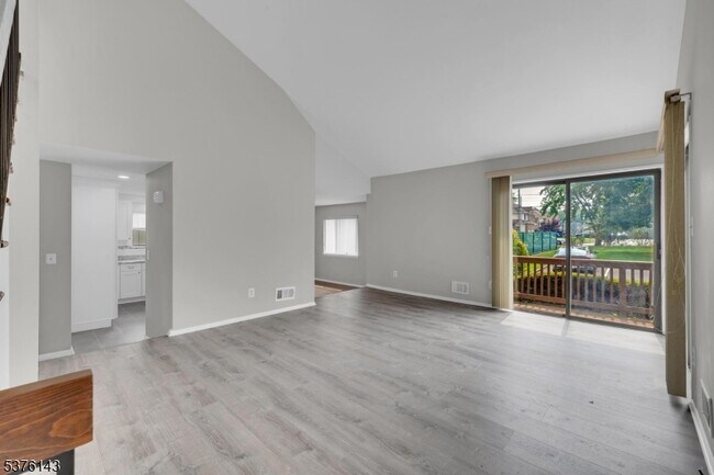 Building Photo - 250 Ridgedale Ave