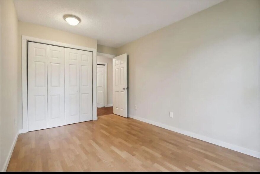 Building Photo - 935 11th Ave S