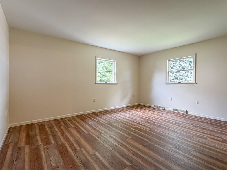 Building Photo - 340 Woodchuck Dr