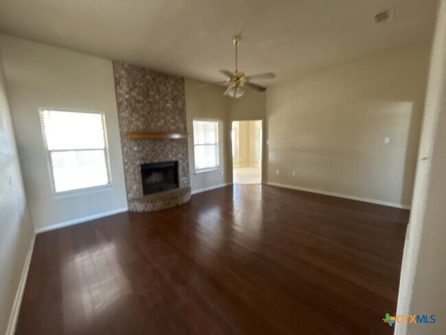 Building Photo - 3906 Lone Oak Dr