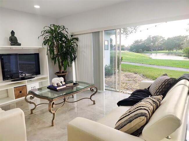 Building Photo - 5109 Banyan Ln