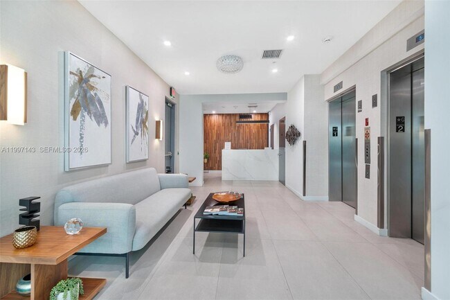 Building Photo - 226 Ocean Dr