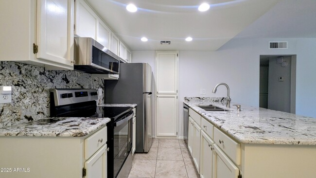 Building Photo - 2228 E Campbell Ave