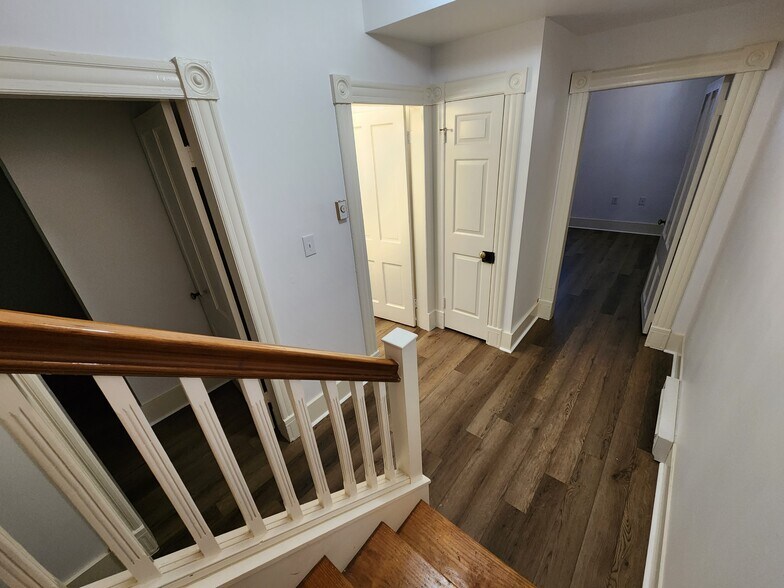 Building Photo - 125 Peyton St