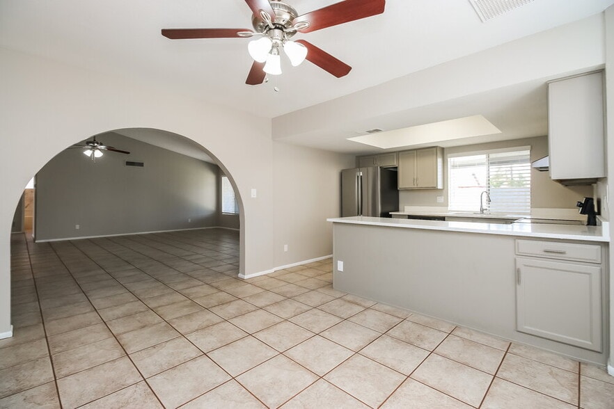 Building Photo - 1213 W Stottler Dr