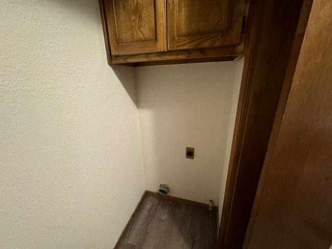Building Photo - 3 bedroom 2 bathroom duplex In Broken Arrow!