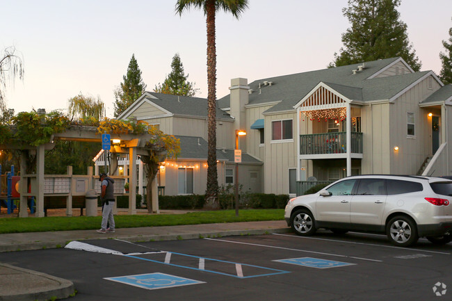 Building Photo - Hunt's Grove Apartments