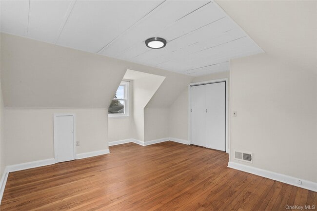 Building Photo - 216 Poe St