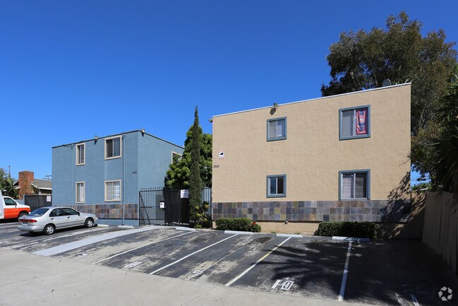 Building Photo - Pacific Terrace Apartments