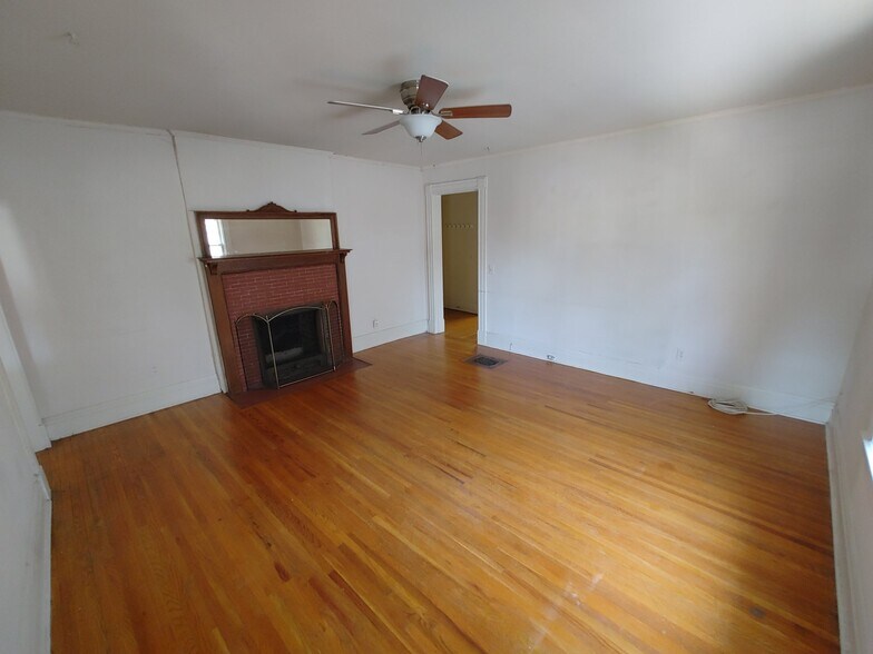 Building Photo - 39 Rutgers St