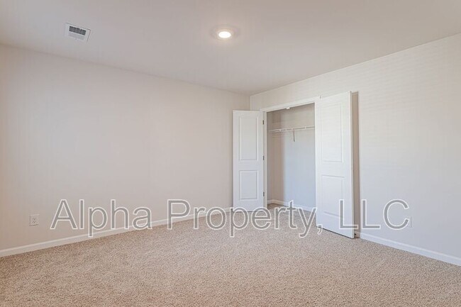 Building Photo - 540 Yellow Fox Rd