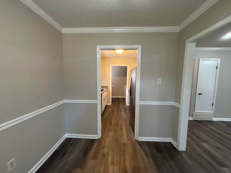 Building Photo - 3104 Ingleside Dr
