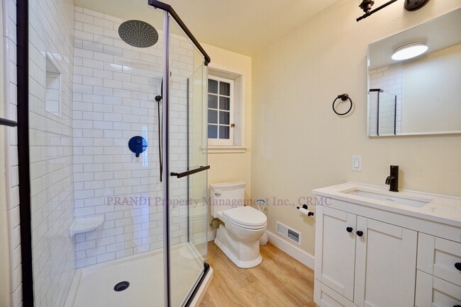 Building Photo - Lovely Two-Story Home With 3 Bedrooms and ...