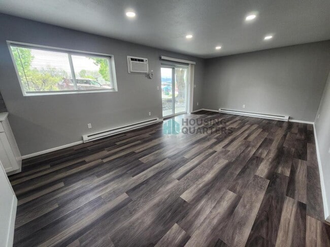 Building Photo - 12421 E Riverside Ave