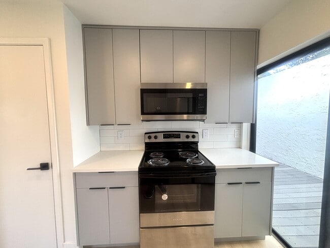 Building Photo - 640 Macduff Ln