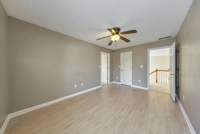 Building Photo - 2025 Baramore Oaks Dr