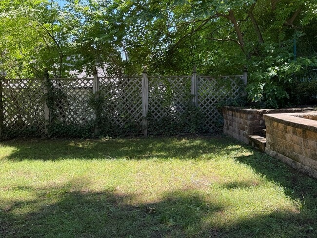 Building Photo - Stunning Home, Great Location, and More!