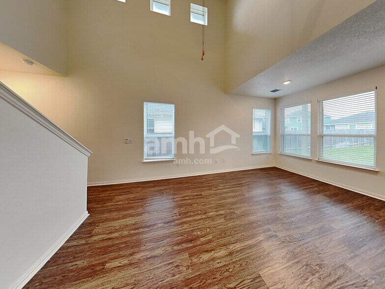 Building Photo - 175 Pebble Creek Run