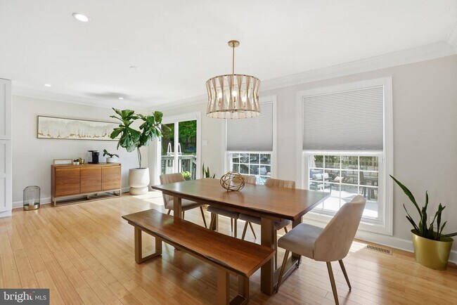 Building Photo - 510 Moat Way