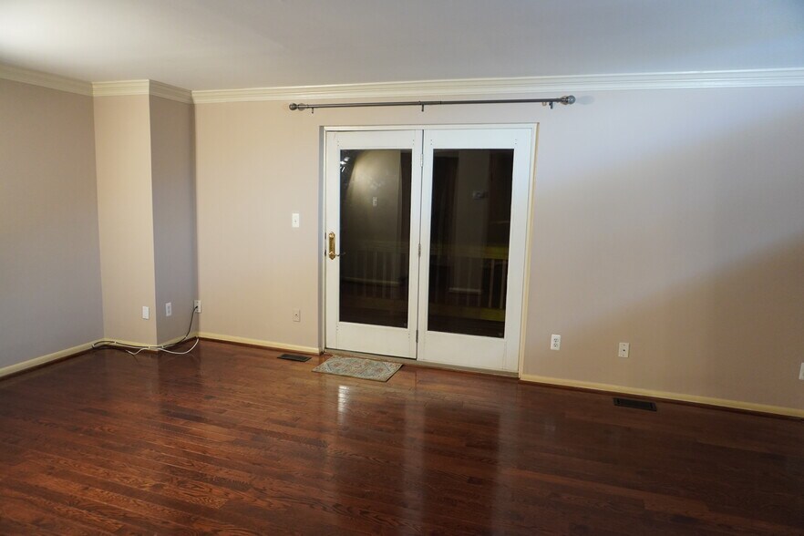 Building Photo - 5 Castlebar Ct