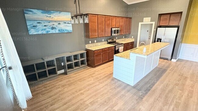 Building Photo - 3 bedroom 2 bathroom home located in a cul- de- sac in a Southwest Bakersfield neighborhood