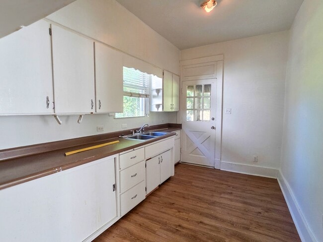 Building Photo - 1330 Woodmont Ave