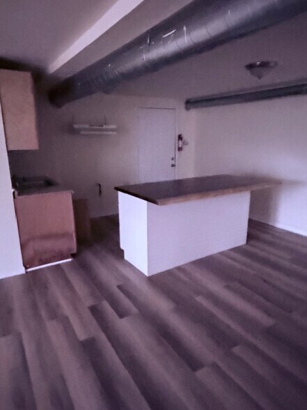 Building Photo - 65 Peter St