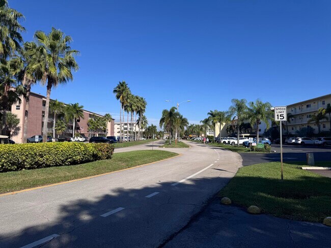 Building Photo - 300 NE 26th Ave