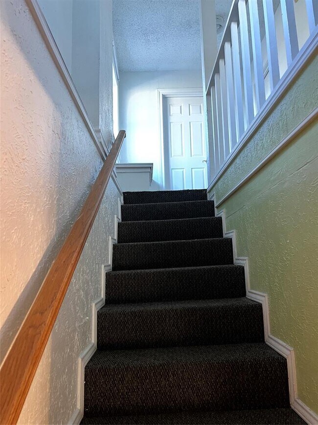 Building Photo - 2012 Maxwell Ln